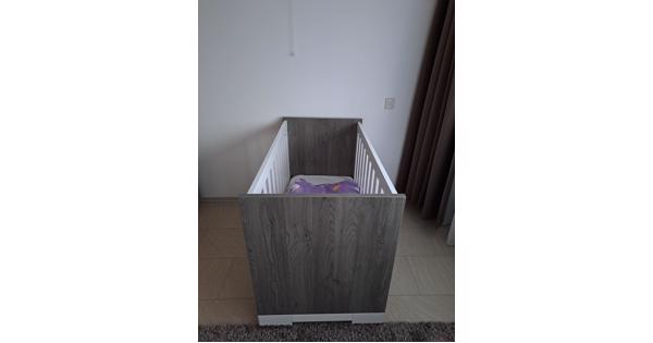Kinderledikantje en kinderstoel