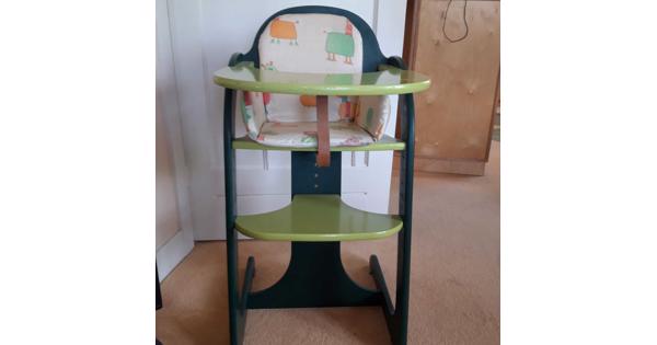 Groen geschilderde kinderstoel 