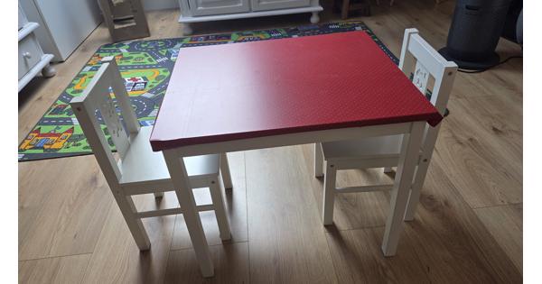 Tafel en stoeltjes voor peuters