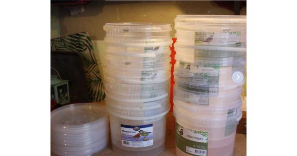 Gratis Plastic Emmers