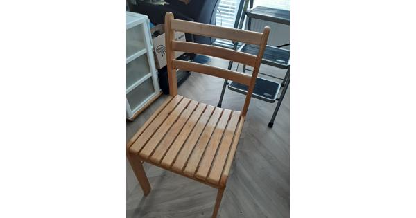3 houten stoelen