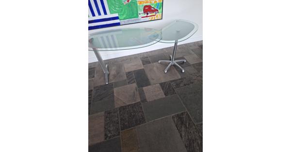 Glazen bureautje . Twee delen, draaibaar zijblad. RVS onderstel.