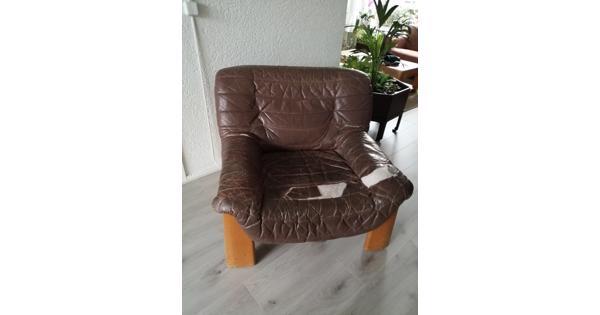 Mooie fauteuil om op te knappen. 