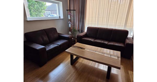 Set van 2 donkerbruine banken