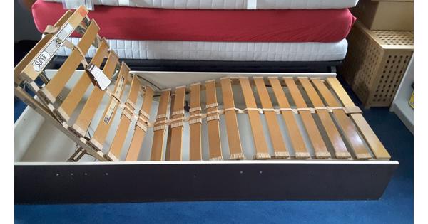 Bed met lattenbodem en bergruimte 90x200 cm