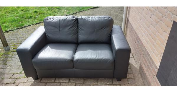 1 leren 2 zitsbank en 1 3-zitsbank