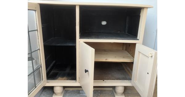Houten kastje / dressoir 