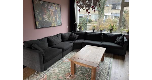 Grijze hoekbank van Montel inclusief hocker