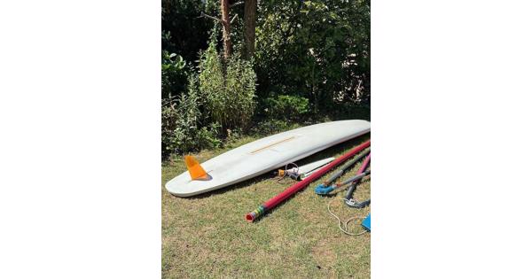 Gratis af te halen beginners surfplank met toebehoren
