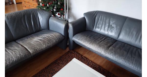 grijze lederen banken