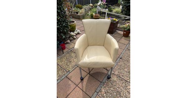 4x Eetkamerstoelen met wieltjes