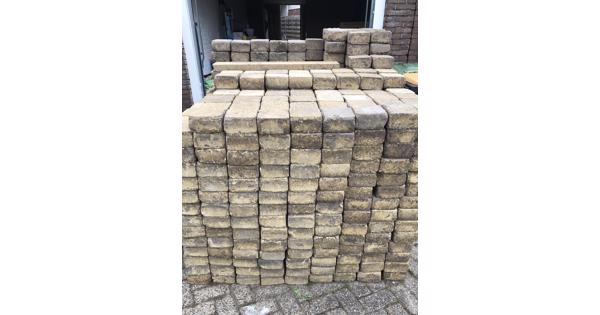 Gratis 27m2 klinkers, copper stones, koppel stenen geel