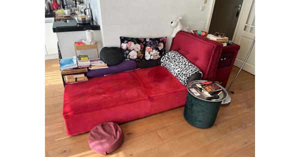 Sofa, ook wel chaise longue genoemd, om lekker te luieren.