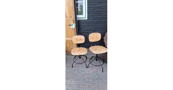 2 leuke bureaustoelen