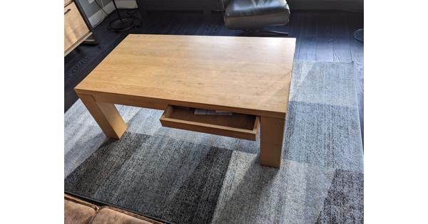 solide houten salontafel