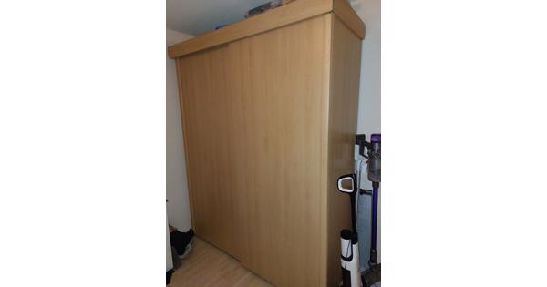 Gratis kledingkast 220 x 180 x 60