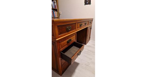 Handgemaakt houten bureau