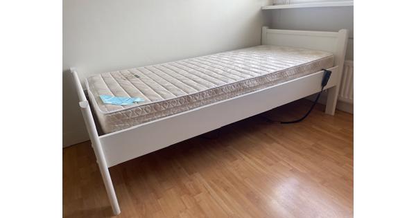 1 persoons bed, elektrische bodem en matras