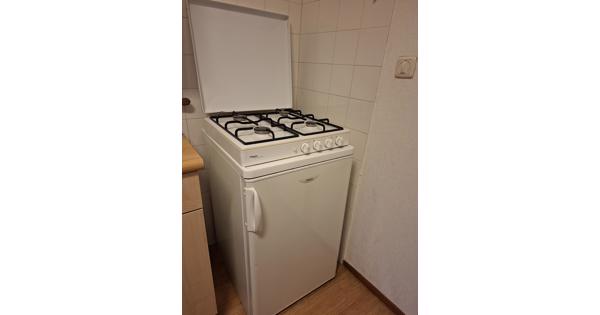 4 pits gasstel met deksel (evt. met tafelkoelkast)
