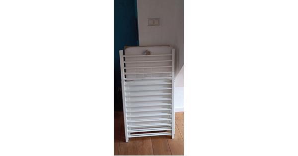 Wit ledikantje met nieuw matras