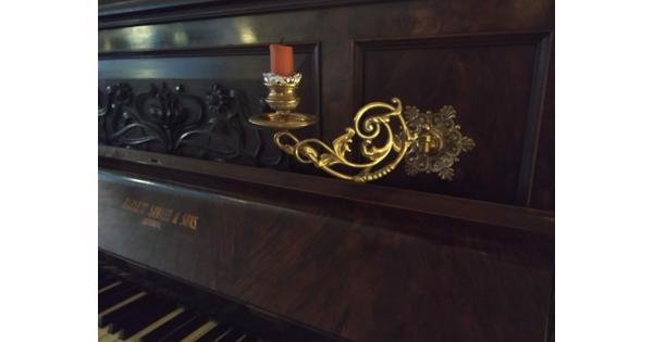 antieke piano