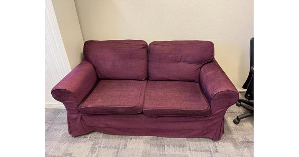 Bankje staat op kantoor 