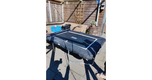 Trampoline (153x214)