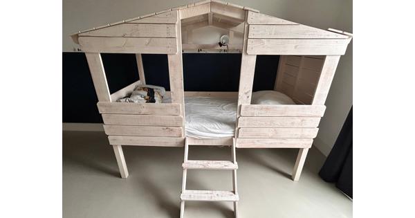 bed huisje voor kinderen