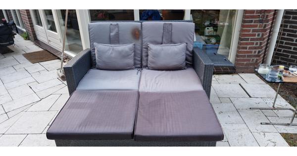 Sofa bed rotan met grote poef