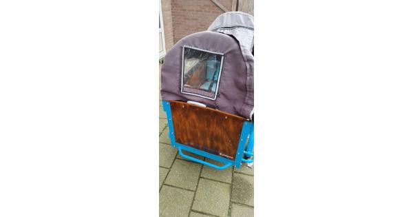 Mooie blauwe bakfiets