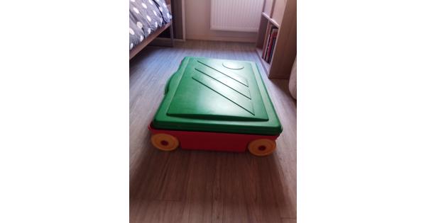 Plastic speelgoed bak .