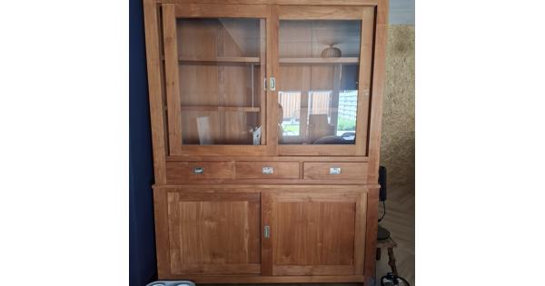 Houten glazen kast 