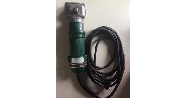 Zware Vee Tondeuse Aesculap Econom S met 3 set scheerkoppen