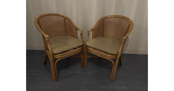 2 stoelen, soort rotan, lekker zitcomfort.