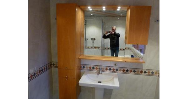 Badkamermeubel met spiegel en wastafel compleet met kraan 