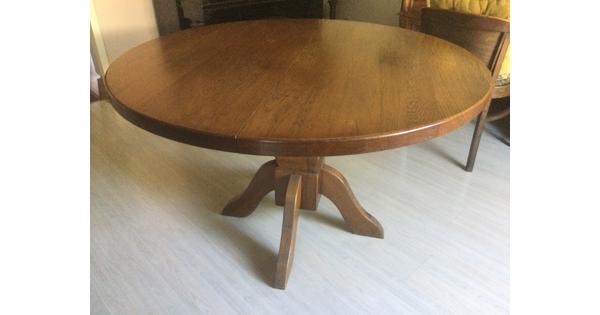 Mooie degelijke ronde tafel met 4 stoelen