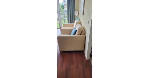 2 fauteuils- niet veel gebruikt!.