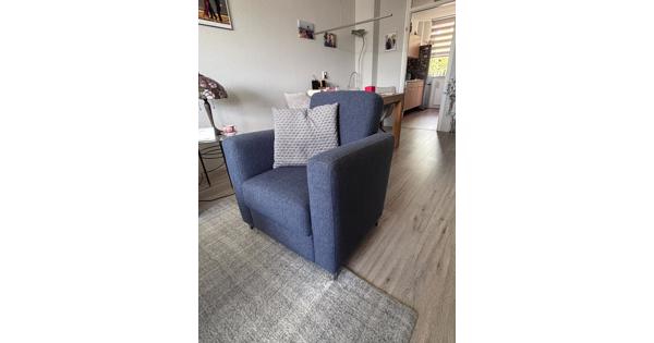 3-zitsbank en 2 losse stoelen in goede staat