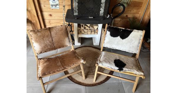 2 Teakhoutenstoelen met vacht