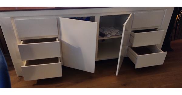 Wit dressoir met 6 lades en 2 deurtjes