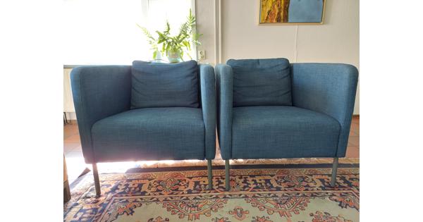 2 blauwe fauteuils