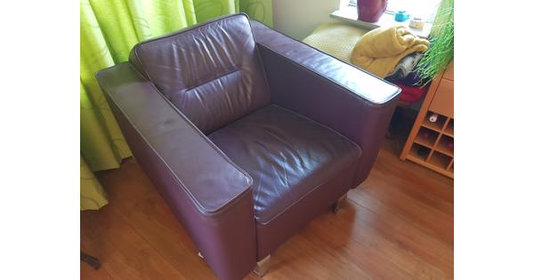 Goed zittende leren fauteuil. Als nieuw. 