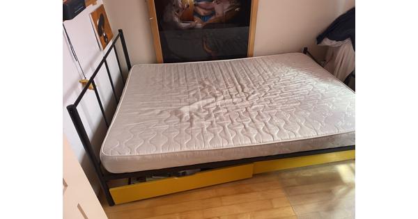 Bed met matras 140x 200