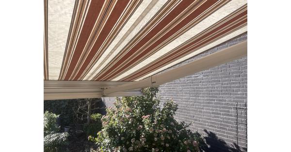 Elektrisch knikarm zonnescherm