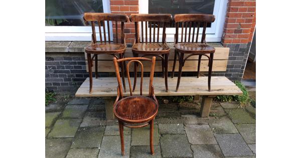 4 houten café stoelen