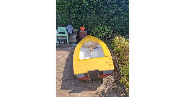 Gratis af te halen polyester zeilbootje 3,87 m