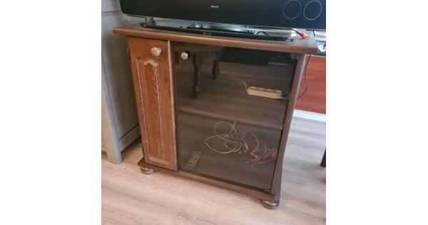 Klein kastje / dressoir met glazen deur