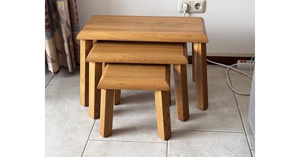 Mooie set van 3 licht eiken bijzettafels