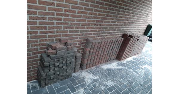 Wegens leggen nieuw terras moet deze cirkel weg