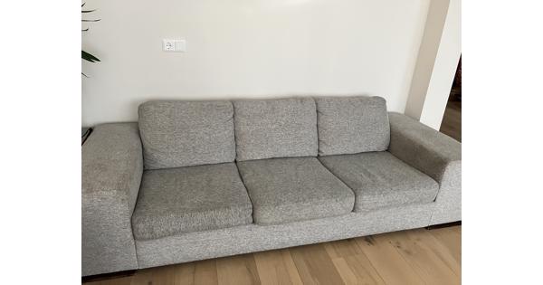 Grijze bank 3 personen